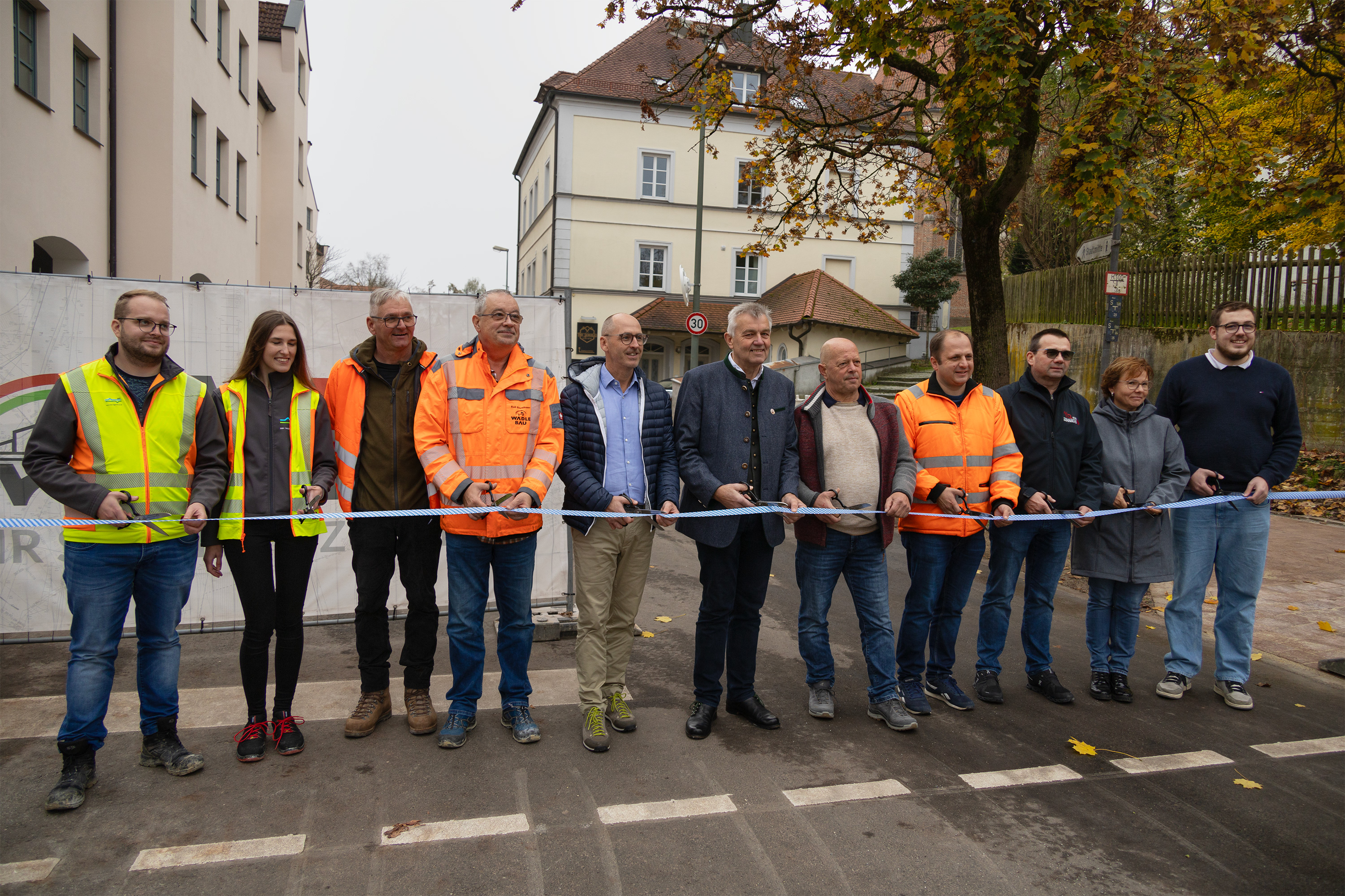 Verkehrsfreigabe der Leinbergerstraße in Moosburg: Ein voller Erfolg - DE