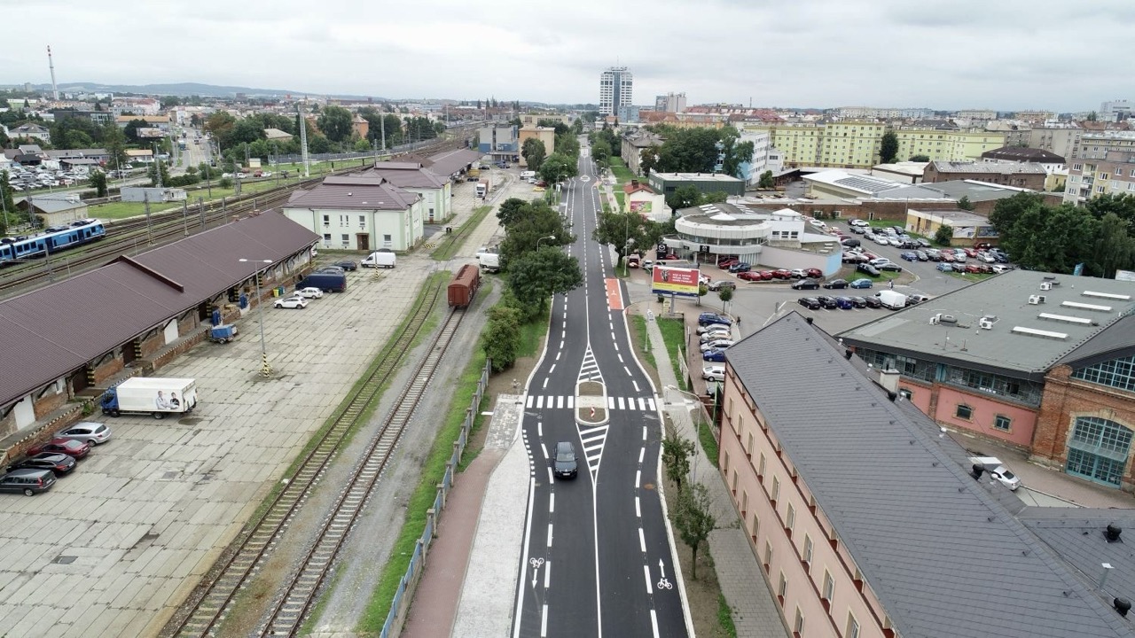 Olomouc – nová část Jantarové cyklostezky a rekonstrukce ul. Jeremenkova - Výstavba ciest a mostov