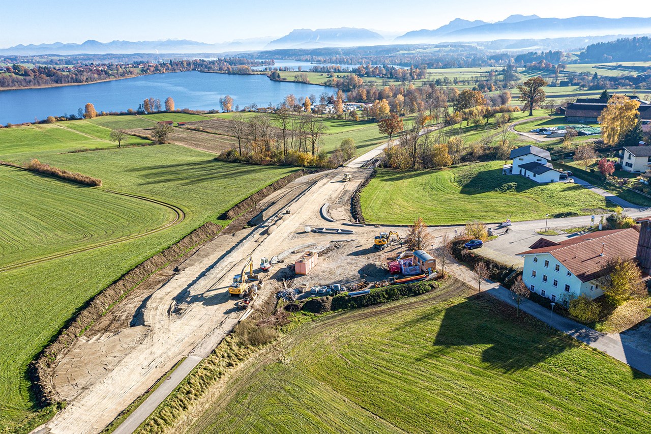 Straßenbau, Taching am See - Výstavba ciest a mostov Straßenbau, Taching am See - Výstavba ciest a mostov