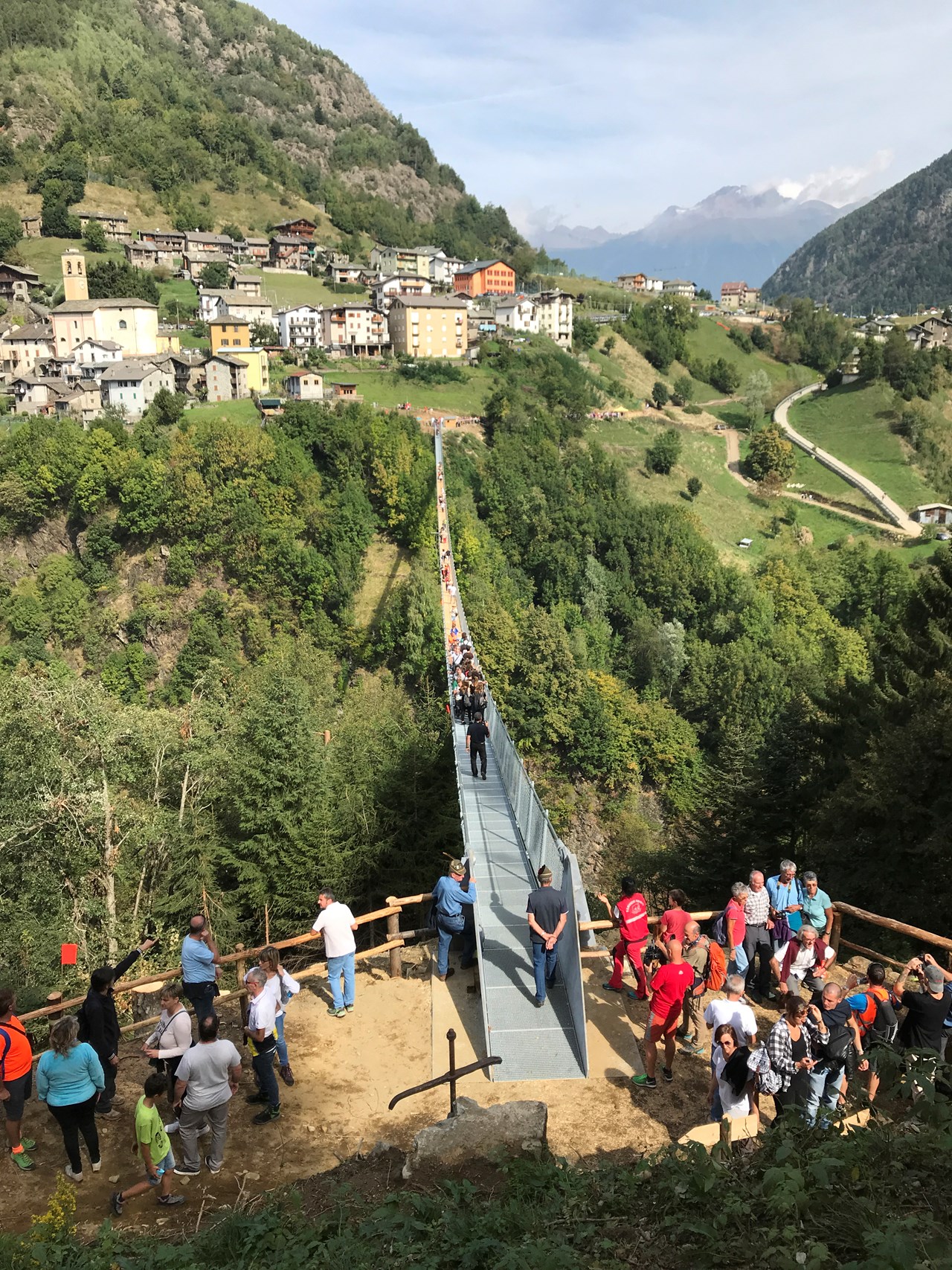 Costruzione di ponti, ponte sospeso pedonale, Tartano - Výstavba ciest a mostov Costruzione di ponti, ponte sospeso pedonale, Tartano - Výstavba ciest a mostov